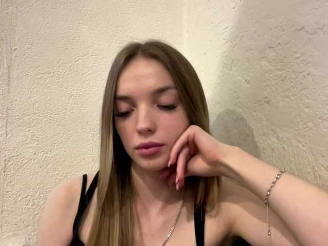 JenniLichtenstein live cam on BongaCams