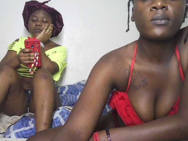 Kissie2 live cam on BongaCams