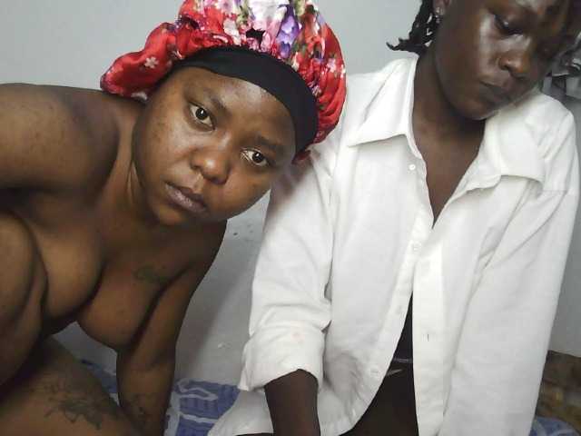 Kissie2 live cam on BongaCams