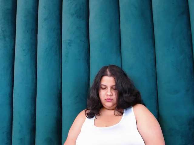 IslaCreed, live now on BongaCams