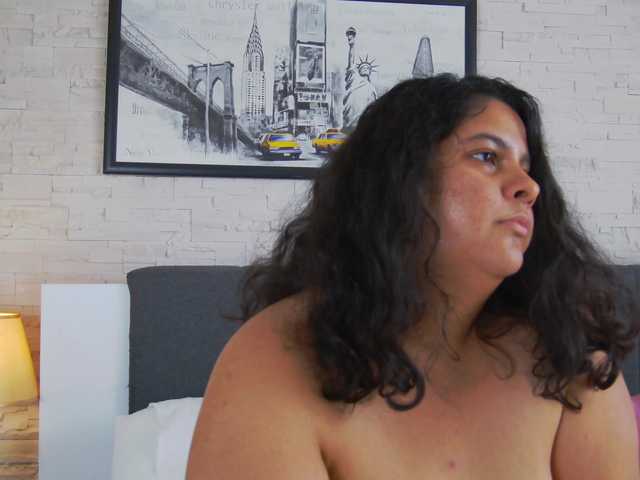 IslaCreed live cam preview