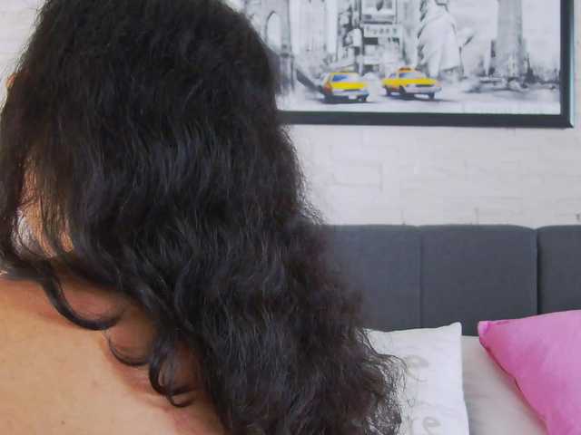 IslaCreed live cam preview