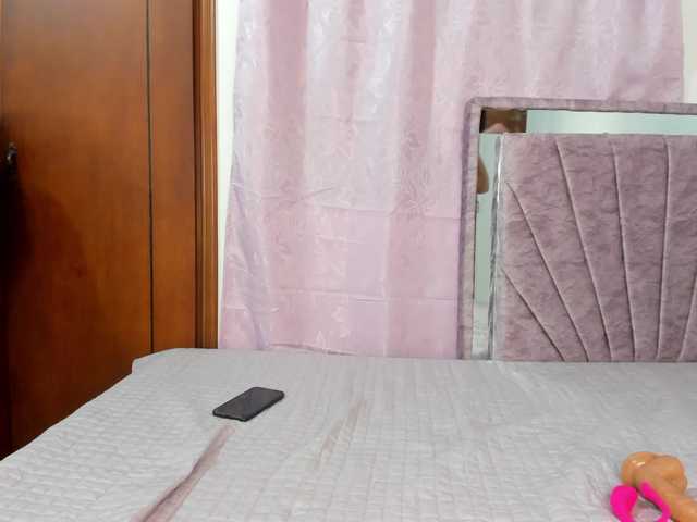 AmirraLove01 live cam on BongaCams