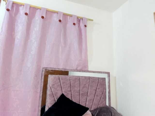 AmirraLove01 live cam on BongaCams