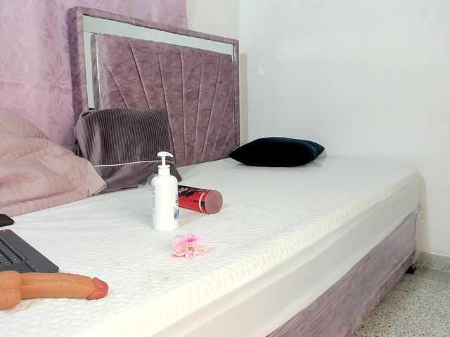 AmirraLove01 live cam on BongaCams