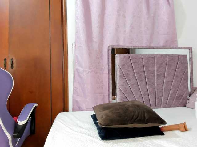AmirraLove01 live cam on BongaCams