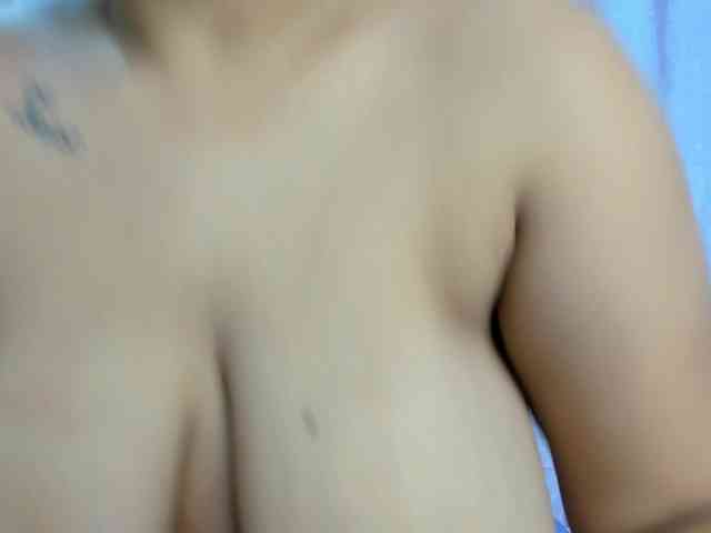 AmirraLove01 webcam