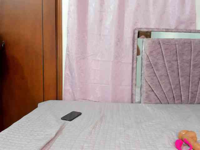 AmirraLove01 webcam