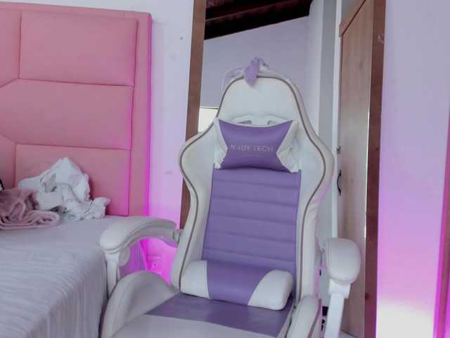 EllaMoonn live cam