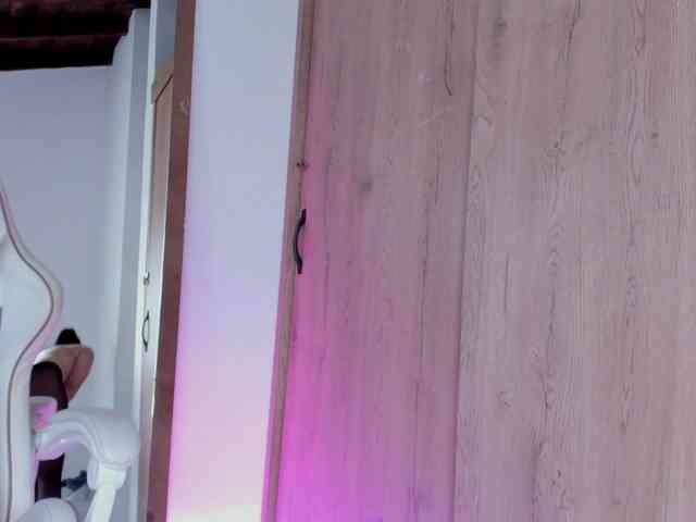 Ellamoonn's live stream