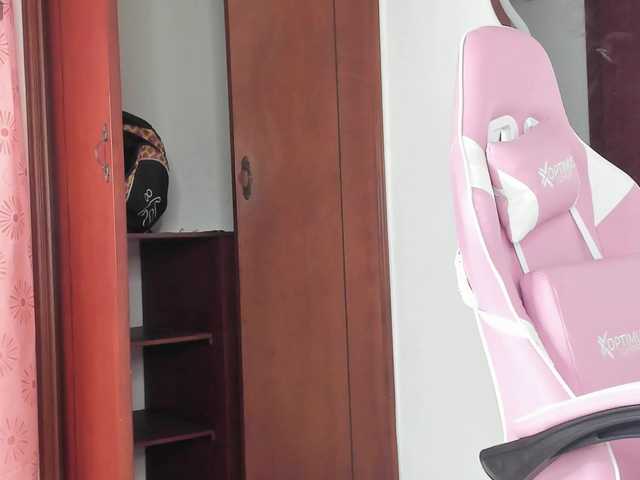 EsmeraldaBlonde live cam on BongaCams