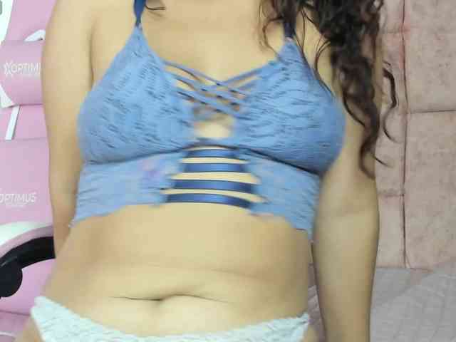 EsmeraldaBlonde webcam