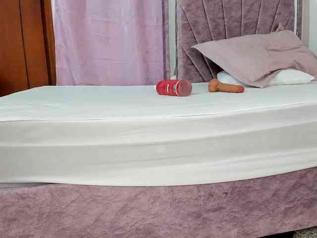 EsmeraldaBlonde webcam
