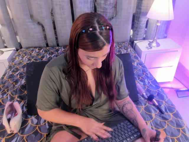 Milkyyboobss-69 webcam