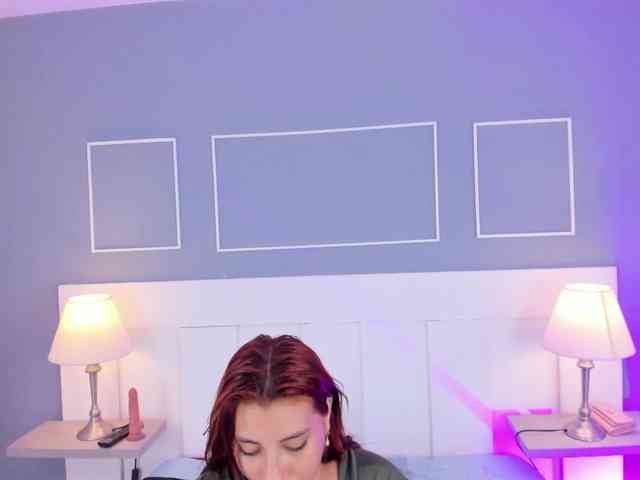 Milkyyboobss-69 webcam