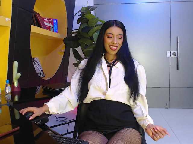 VictoriaGrimm — live female cam