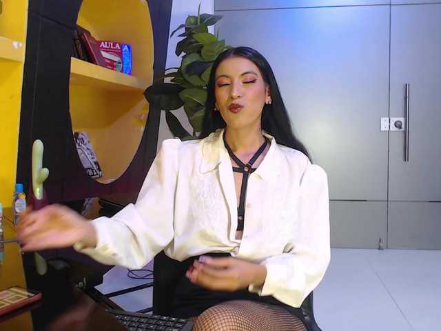 VictoriaGrimm — live female cam