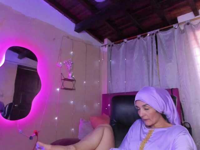 AmiraSaadi live cam on BongaCams