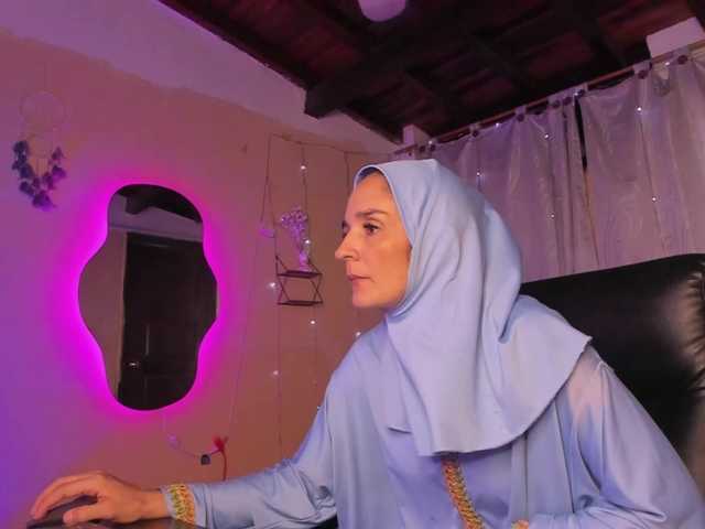 AmiraSaadi live cam on BongaCams