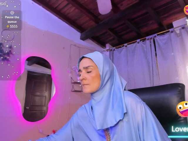 AmiraSaadi, live now on BongaCams