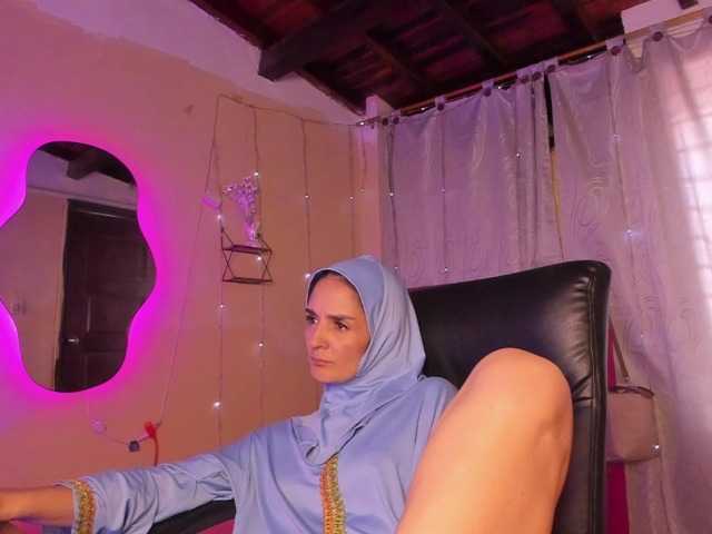 AmiraSaadi live cam on BongaCams