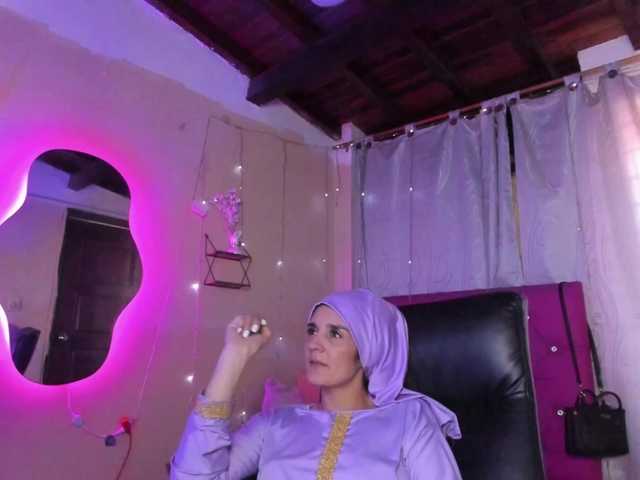 AmiraSaadi live cam on BongaCams