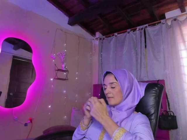 AmiraSaadi live cam on BongaCams