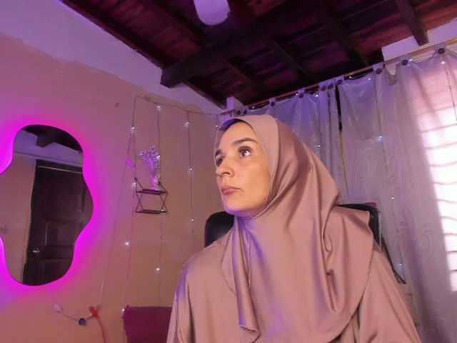AmiraSaadi live cam on BongaCams