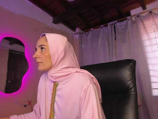 AmiraSaadi live cam on BongaCams