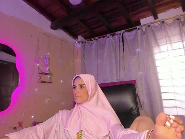 AmiraSaadi live cam on BongaCams