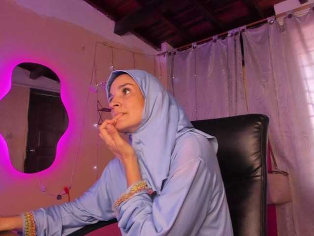 AmiraSaadi live cam on BongaCams