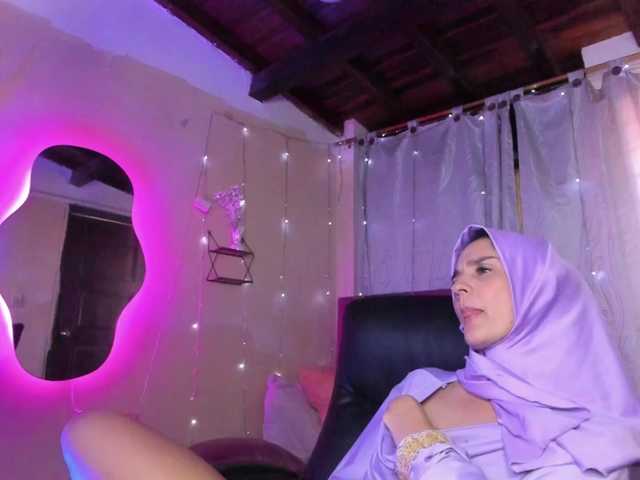 AmiraSaadi live cam on BongaCams