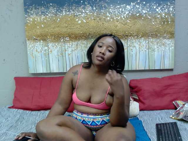 LadyAss33 live cam on BongaCams
