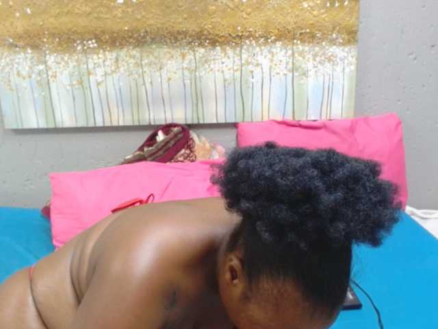 LadyAss33, live now on BongaCams
