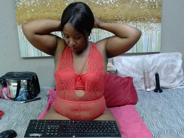 LadyAss33 live cam