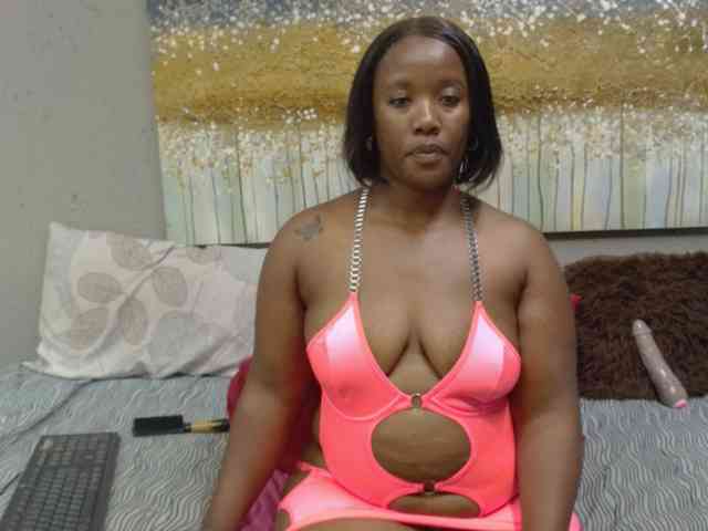 LadyAss33 webcam