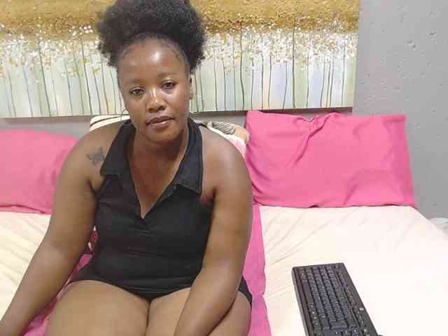 LadyAss33 webcam