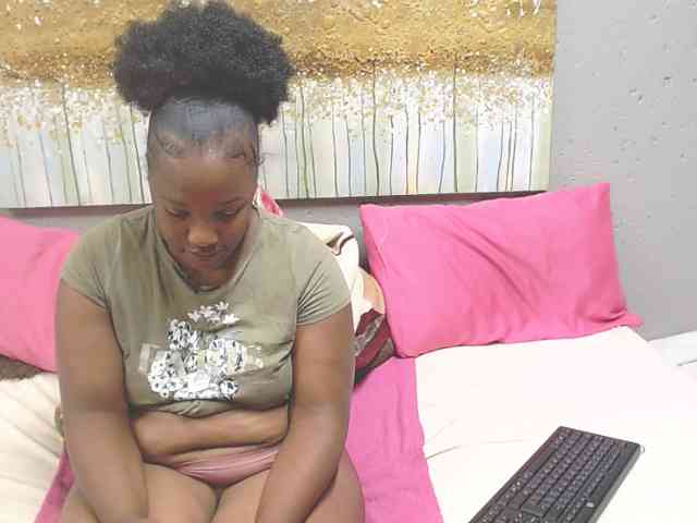 LadyAss33 webcam