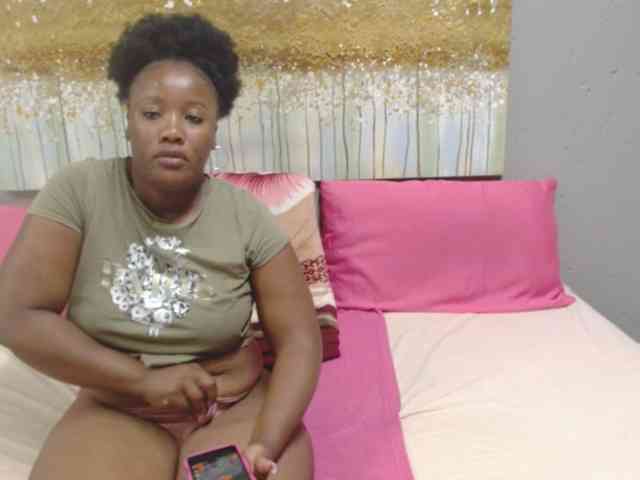 LadyAss33 webcam