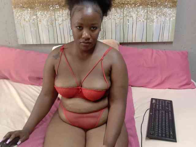 LadyAss33 webcam