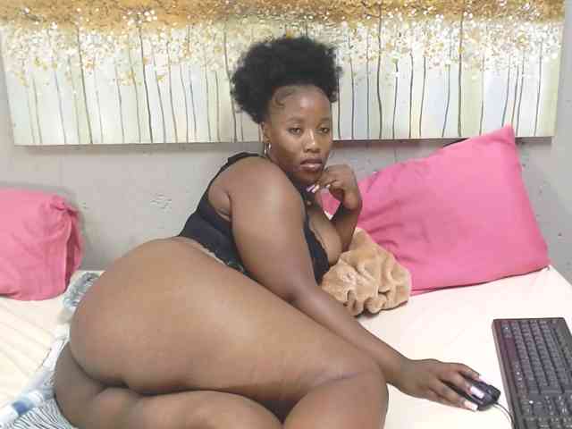 LadyAss33 webcam