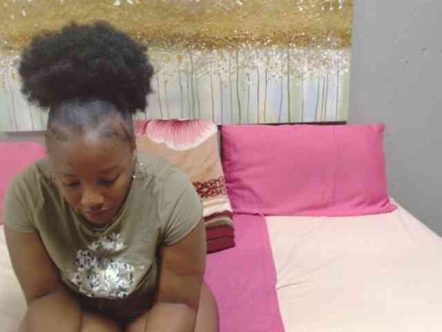 LadyAss33 webcam