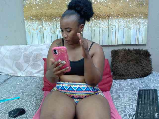 LadyAss33 webcam