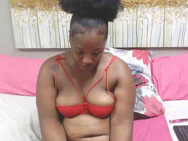 LadyAss33 webcam