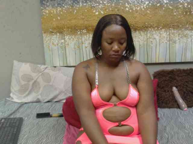 LadyAss33 webcam