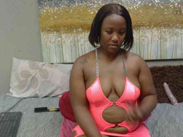LadyAss33 webcam
