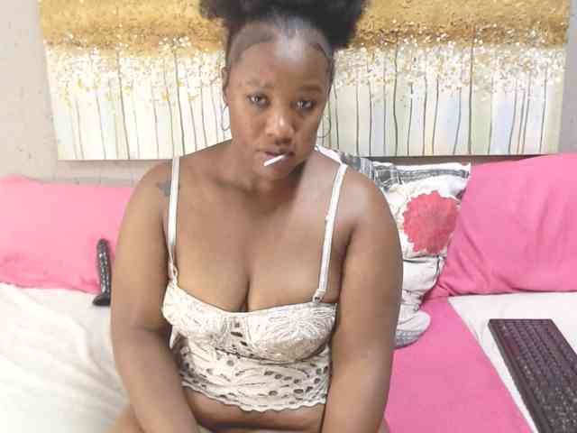LadyAss33 webcam