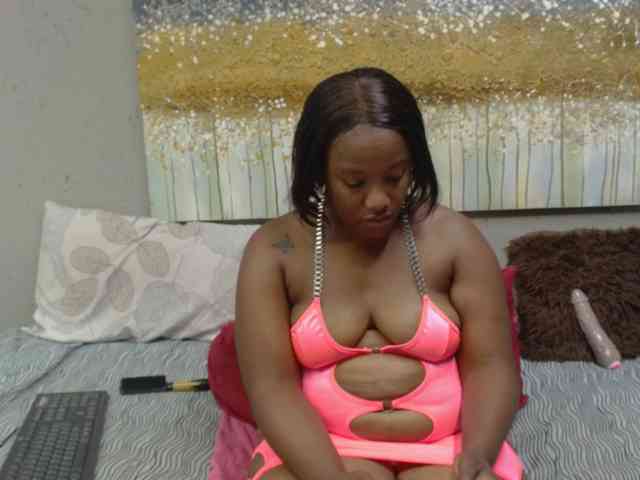 LadyAss33 webcam