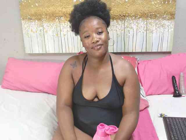 LadyAss33 webcam