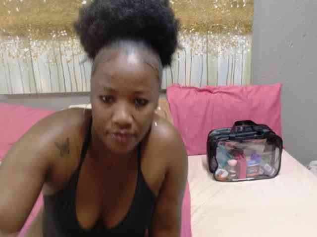 LadyAss33 webcam